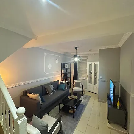 아파트 Cosy Townhouse In